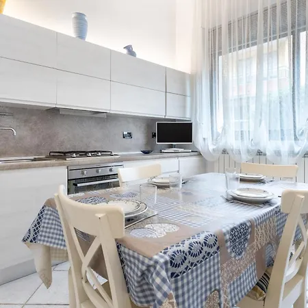Hostdomus - Mariblu -with Private Parking * Алассио